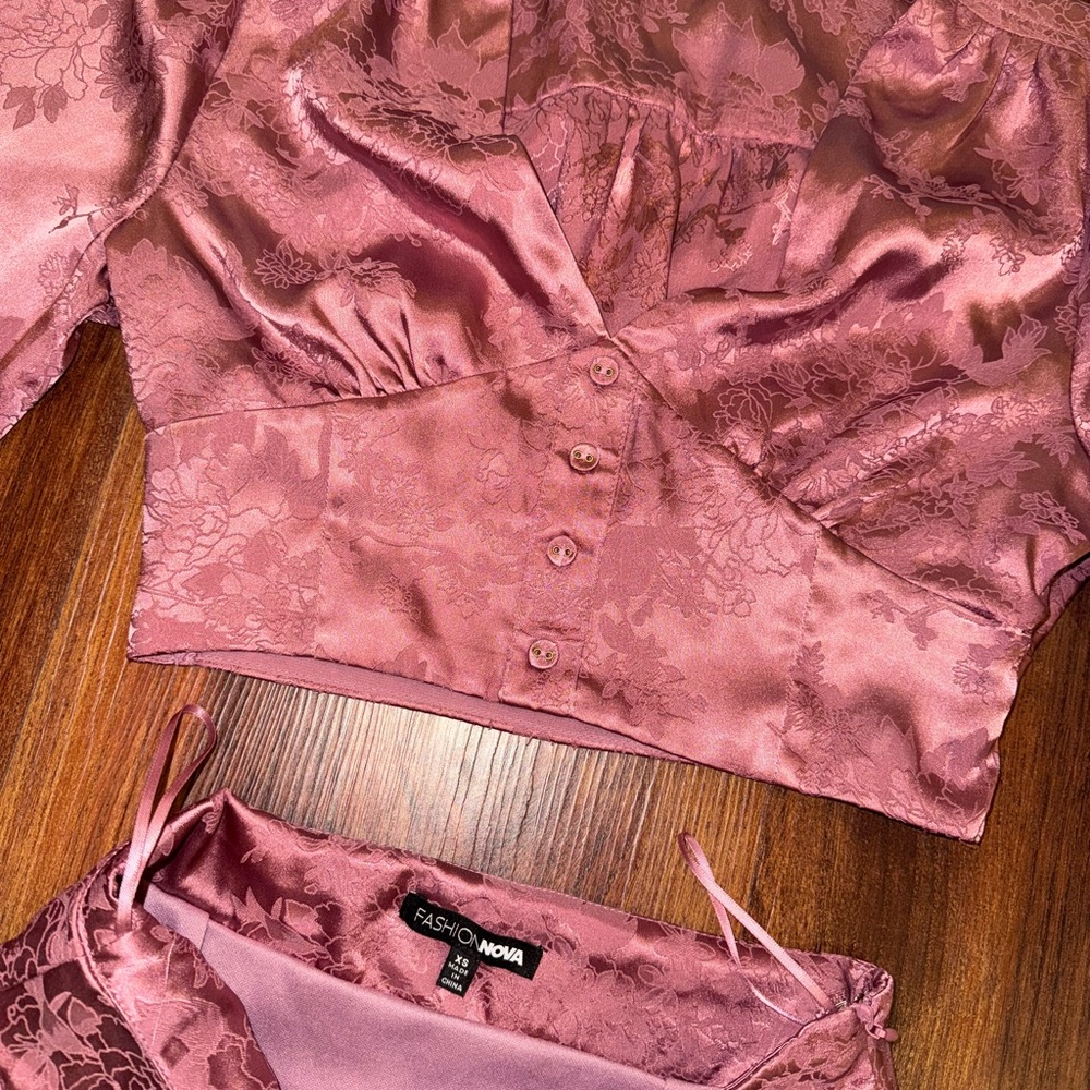 Fashion Nova Mauve Satin Jacquard Long Sleeve Crop Top and Skirt Set - Picture 3 of 4